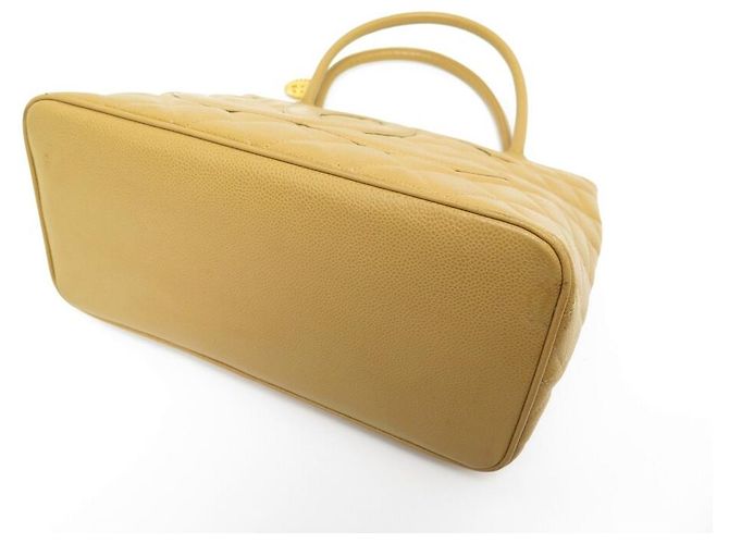 Medaillon BOLSA DE MÃO ACOLCHOADA DE COURO CHANEL CABAS SHOPPING MEDALHÃO CAVIAR Bege - vista 3