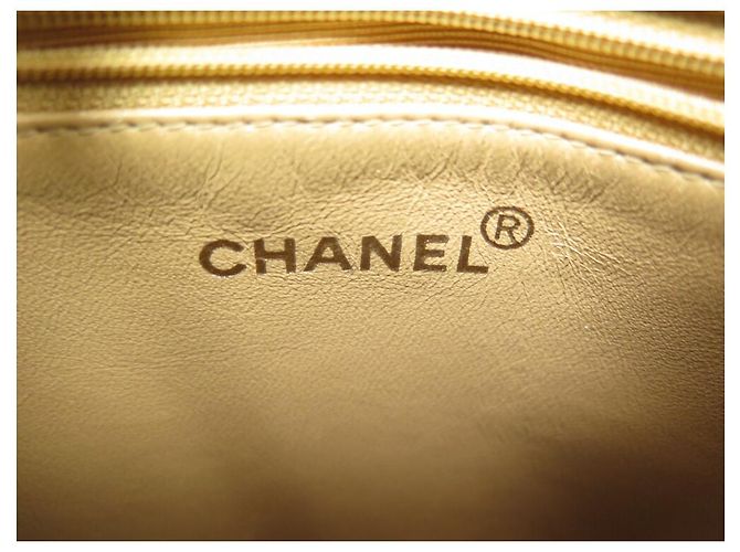 Medaillon BOLSA DE MÃO ACOLCHOADA DE COURO CHANEL CABAS SHOPPING MEDALHÃO CAVIAR Bege - vista 6