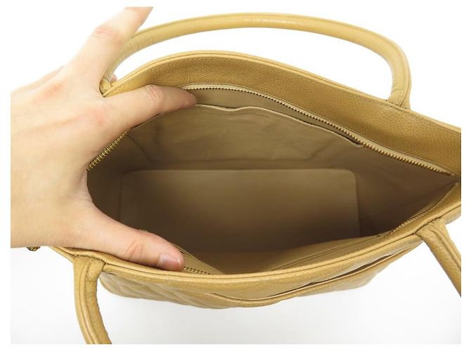 Medaillon BOLSA DE MÃO ACOLCHOADA DE COURO CHANEL CABAS SHOPPING MEDALHÃO CAVIAR Bege - vista 8