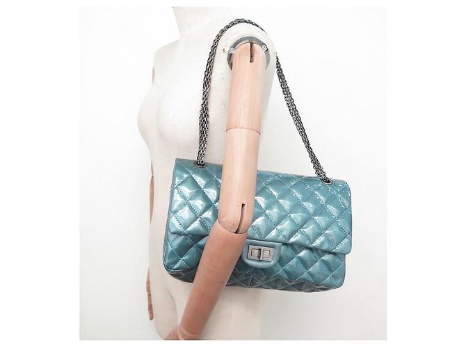 CHANEL MAXI HANDTASCHE 2.55 PREUSSENBLAU GESTEPPTES LACKLEDER + TASCHENBOX - Ansicht 6