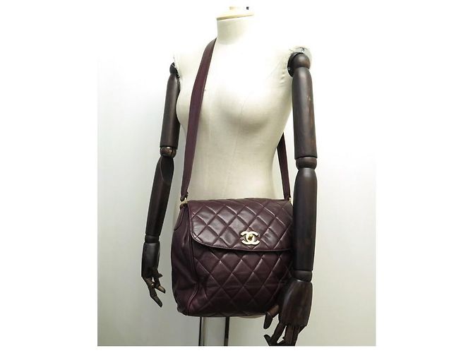 BOLSA CHANEL BESACE COM FECHO ATEMPORAL BOLSA BANDOULIERE DE COURO ACOLCHOADO Bordeaux - vista 10