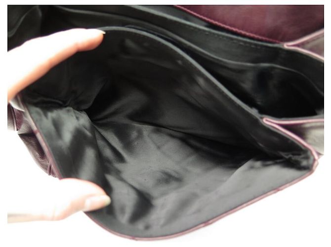 BOLSA CHANEL BESACE COM FECHO ATEMPORAL BOLSA BANDOULIERE DE COURO ACOLCHOADO Bordeaux - vista 13