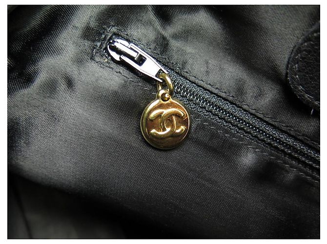 BOLSA CHANEL BESACE COM FECHO ATEMPORAL BOLSA BANDOULIERE DE COURO ACOLCHOADO Bordeaux - vista 19