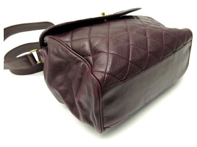 BOLSA CHANEL BESACE COM FECHO ATEMPORAL BOLSA BANDOULIERE DE COURO ACOLCHOADO Bordeaux - vista 3
