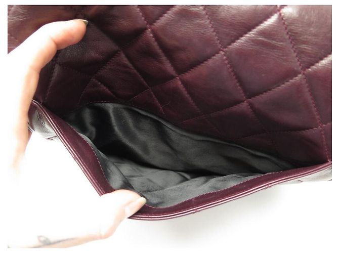 BOLSA CHANEL BESACE COM FECHO ATEMPORAL BOLSA BANDOULIERE DE COURO ACOLCHOADO Bordeaux - vista 9