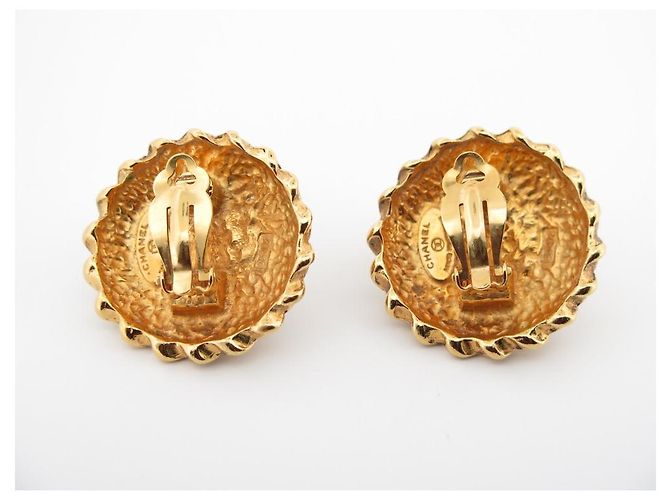 Vintage Chanel Ohrringe 1990 GROSSE CHIPS-PERLENMETALL-GOLDOHRRINGE Golden - Ansicht 2