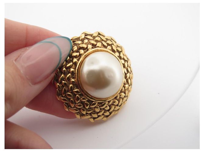 Vintage Chanel Ohrringe 1990 GROSSE CHIPS-PERLENMETALL-GOLDOHRRINGE Golden - Ansicht 3