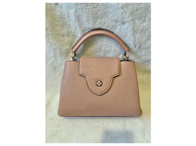 Louis Vuitton LV Capucines BB in Magnolia Rosa - vista 10