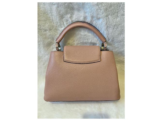 Louis Vuitton LV Capucines BB in Magnolia Rosa - vista 3