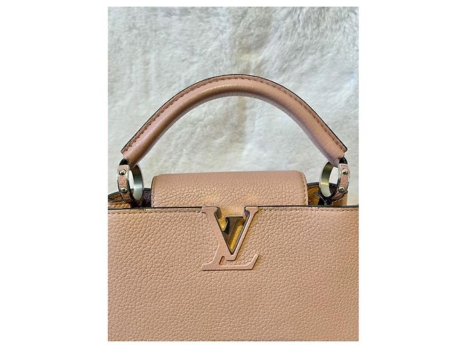 Louis Vuitton LV Capucines BB in Magnolia Rosa - vista 6