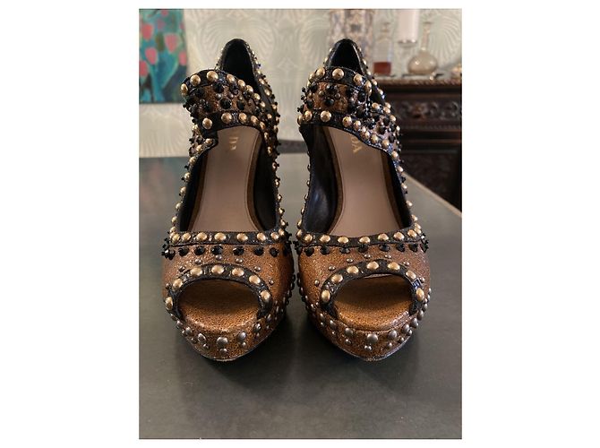 Tacchi alti Prada borchiati con cut out Marrone Nero - vista 11