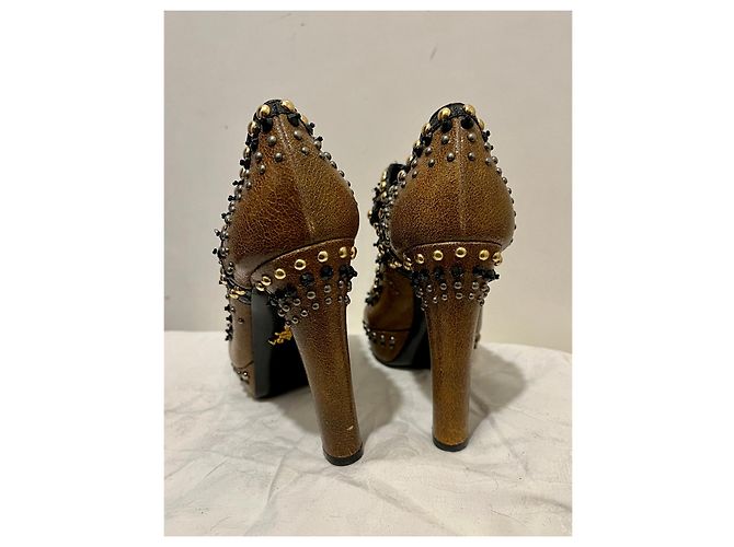 Tacchi alti Prada borchiati con cut out Marrone Nero - vista 5
