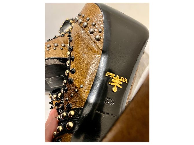 Tacchi alti Prada borchiati con cut out Marrone Nero - vista 8
