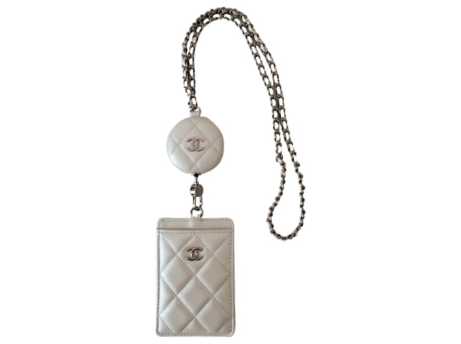 Chanel card holder in iridescent leather with chain Silvery Grey ref.722728 Joli Closet