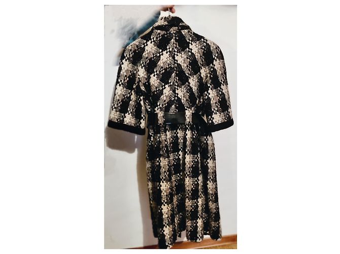 Abrigo Chanel de tweed negro y dorado claro - vista 4