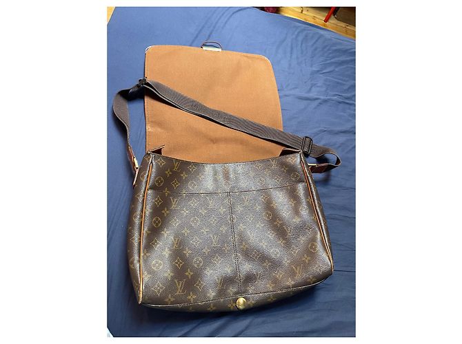 Borsa da viaggio Louis Vuitton Messenger Abbesses Marrone Pelle - vista 17