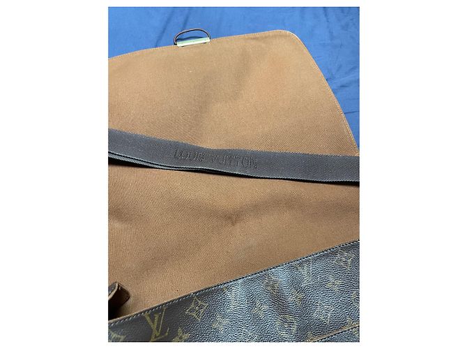 Borsa da viaggio Louis Vuitton Messenger Abbesses Marrone Pelle - vista 18