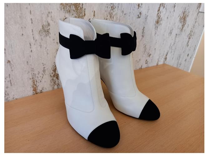 Chanel Stiefeletten Schwarz Weiß - Ansicht 2