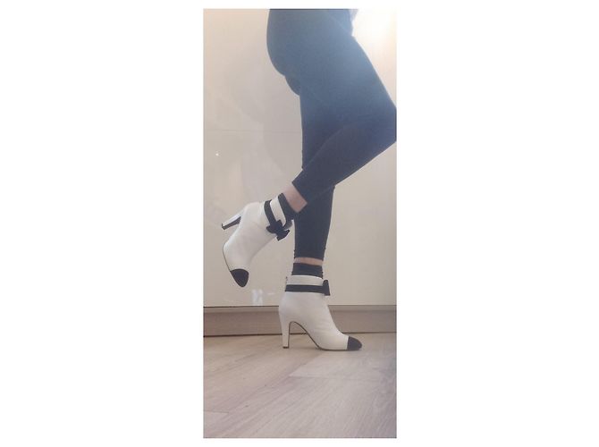 Chanel Stiefeletten Schwarz Weiß - Ansicht 4