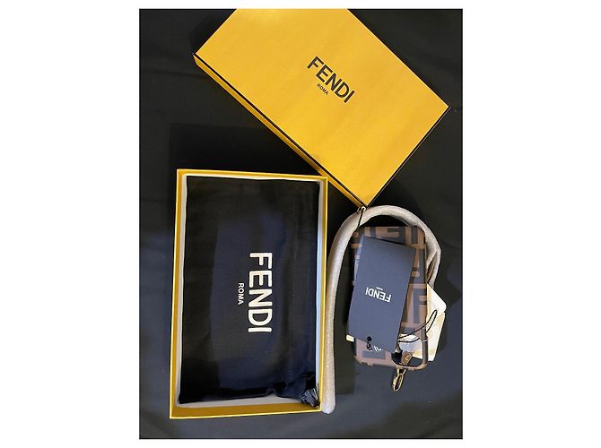 Custodia iPhone Fendi 11 (et 11 professionista) Marrone - vista 3