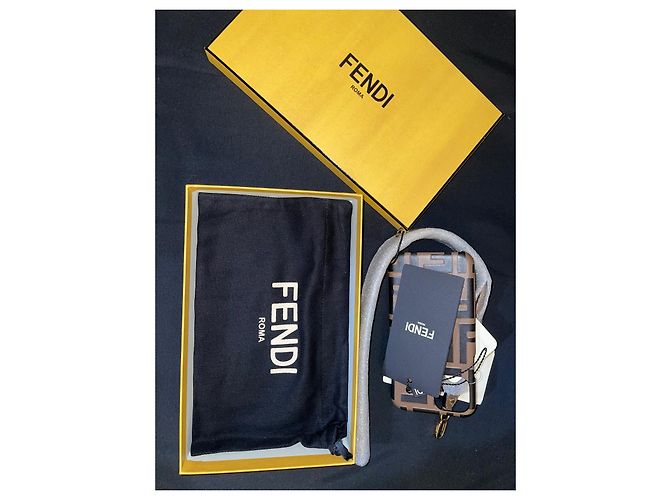 Custodia iPhone Fendi 11 (et 11 professionista) Marrone - vista 4