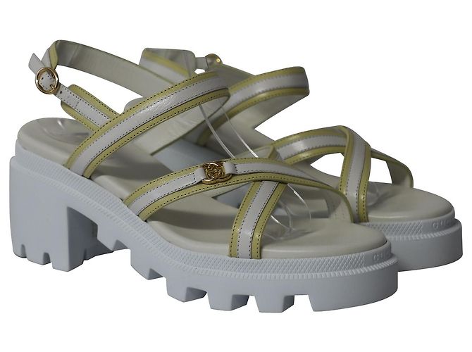 Gucci Interlocking GG Sandaletten mit Blockabsatz aus weißem Leder - Ansicht 4