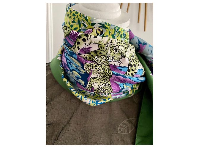 Sublime quadrato Hermès "Sichuan" Verde Porpora - vista 13