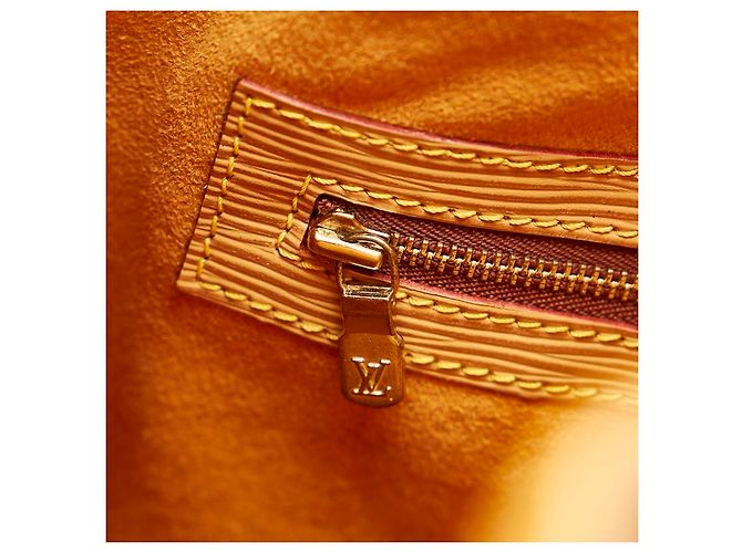 Louis Vuitton Épi Randonnée GM Beige - vue 8
