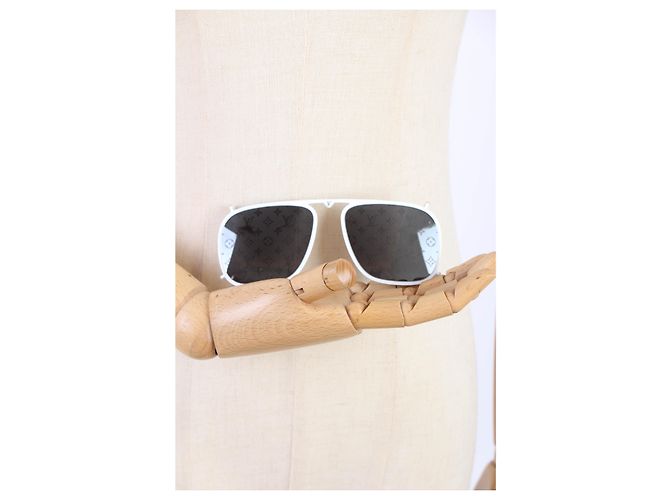 Louis Vuitton Occhiali da sole a clip con monogramma ZO1003 Bianco - vista 6