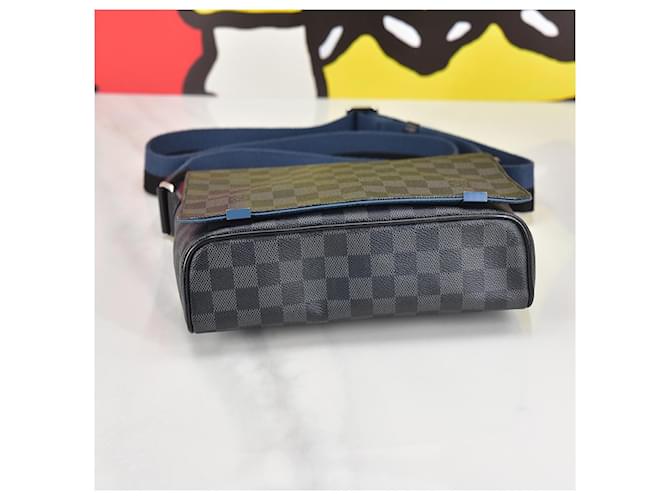 Louis Vuitton Damier Graphite District PM Nero - vista 3