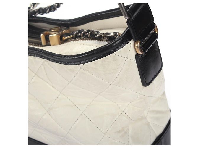 Chanel Medium Gabrielle Schultertasche aus Leder Weiß - Ansicht 11