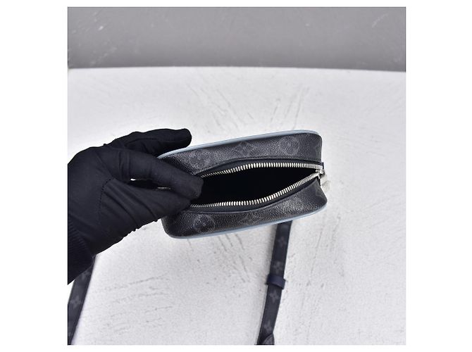 Louis Vuitton Épi Monogramme Danube PM Bleu - vue 12