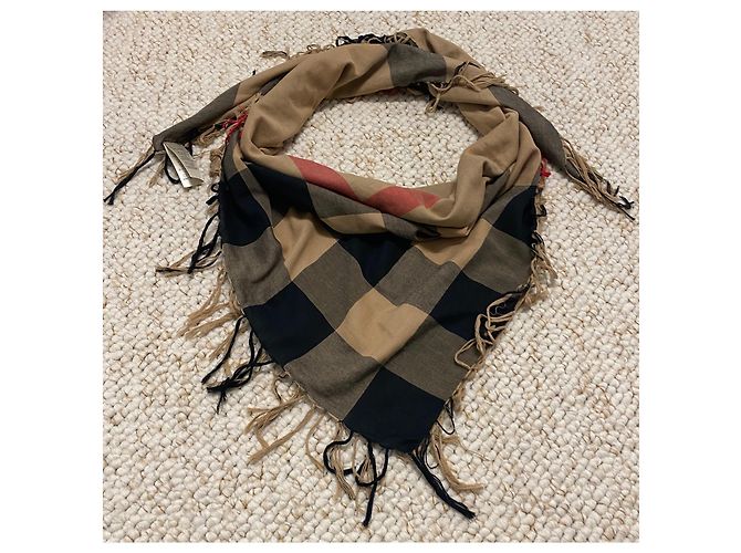 Sciarpa quadrata Burberry con frange 115X115 100% cotone come nuovo mega check - vista 3