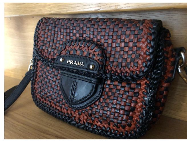 Bolso PRADA modelo raro - vista 2