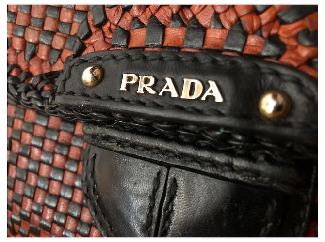 Bolso PRADA modelo raro - vista 4