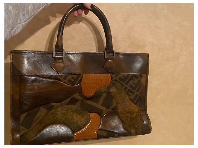 Borsa a mano Fendi Patchwork in pelle e pelliccia marrone cioccolato - vista 7
