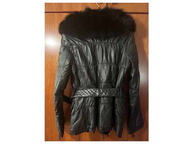 Autre Marque Schwarze Lammlederjacke mit Fuchsfellkragen - Ansicht 7