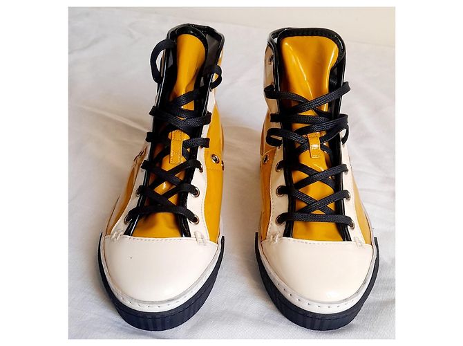 Gucci Sneaker aus Lackleder schwarz weiß gelb - Ansicht 2