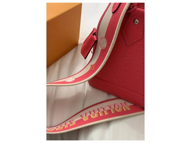 Louis Vuitton Alma bb in pelle rosa orecchie dragon fruit - vista 4
