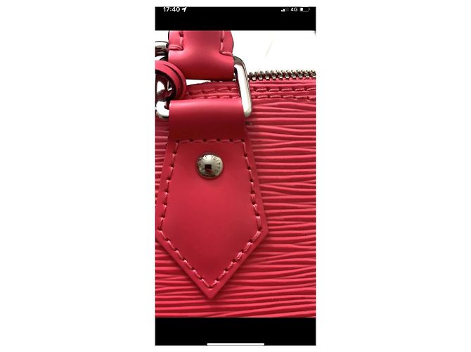 Louis Vuitton Alma bb in pelle rosa orecchie dragon fruit - vista 5