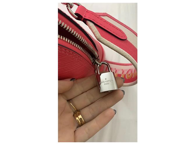 Louis Vuitton Alma bb in pelle rosa orecchie dragon fruit - vista 8