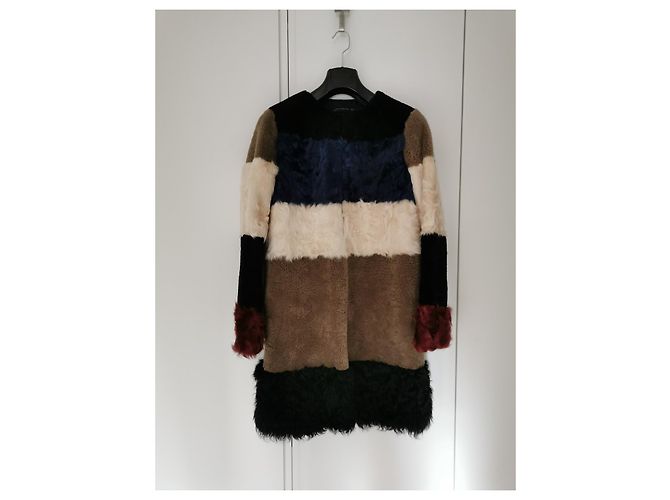Zara Lammfellmantel Schwarz Weiß Dunkelrot Hellbraun Bordeaux - Ansicht 4