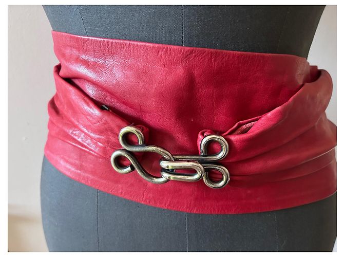 Christian Dior Gürtel aus rotem Leder - Ansicht 2