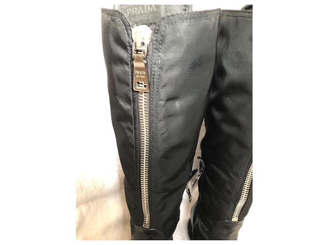 Stivali Biker Prada x Vibram in Nylon e Pelle Nero - vista 5