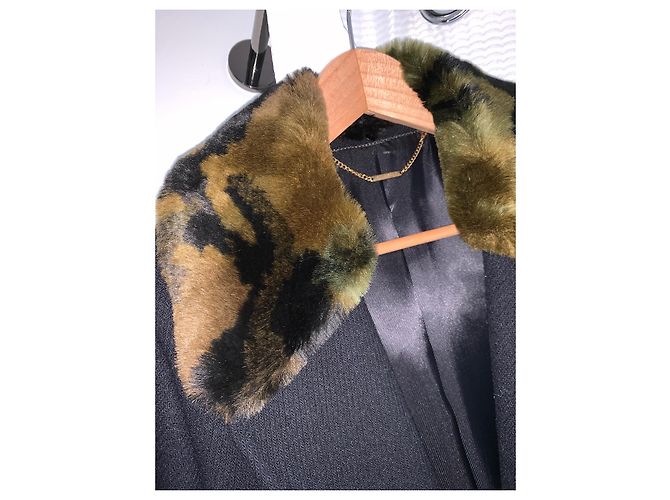 One step Black Virgin Wool Coat with Detachable Faux Fur Collar - view 3