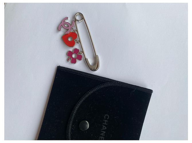 Chanel-Monogramm-Brosche Silber Pink Rot Lila - Ansicht 5