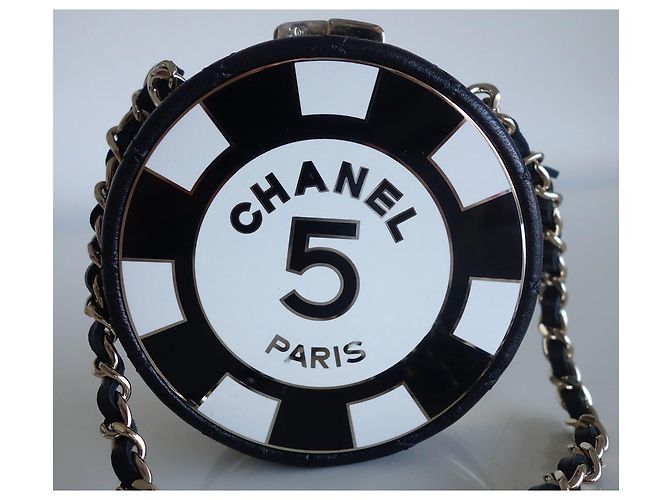 micro clutch Chanel 2023 Preto Branco - vista 2