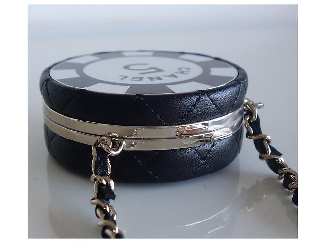 micro clutch Chanel 2023 Preto Branco - vista 3