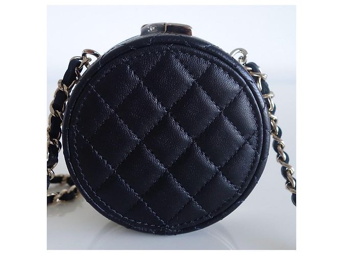 micro clutch Chanel 2023 Preto Branco - vista 4