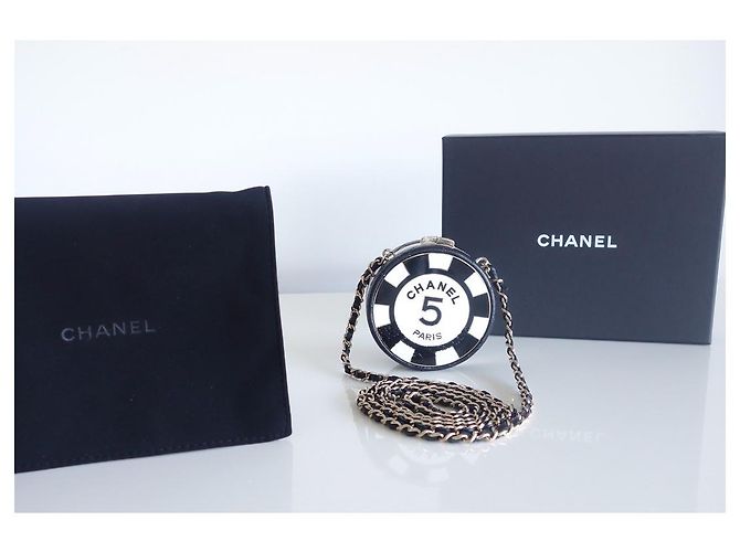 micro clutch Chanel 2023 Preto Branco - vista 8